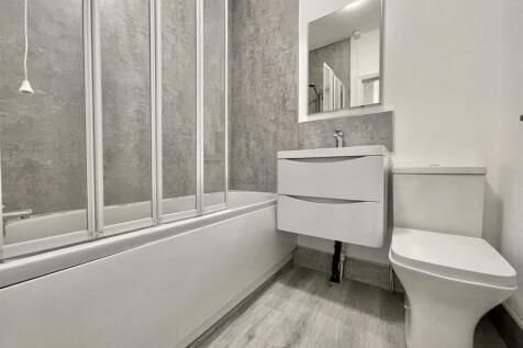 139 Bramhall Bathroom.jpeg