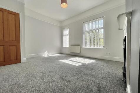 110 Beech Bedroom 1 (2).jpeg