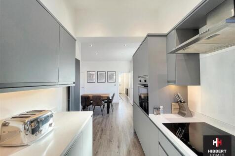 20 Brownlow Avenue 5.jpg