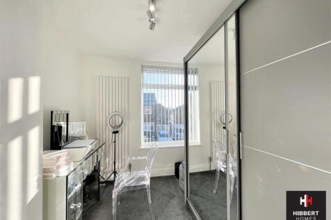 20 Brownlow Avenue 12.jpg