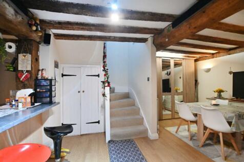 SITTING/DINING ROOM