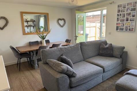 SITTING/DINING ROOM