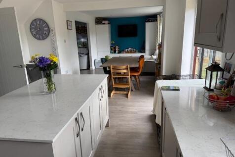 KITCHEN/DINING/FAMILY ROOM
