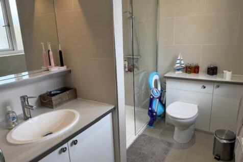 EN SUITE SHOWER ROOM