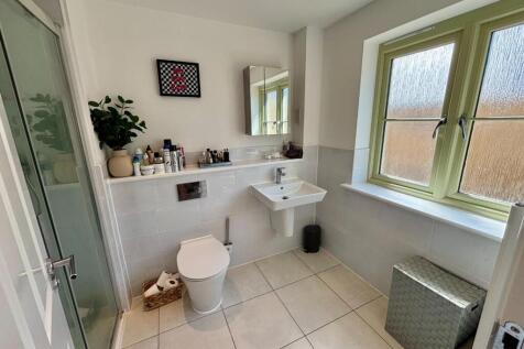 EN SUITE SHOWER ROOM