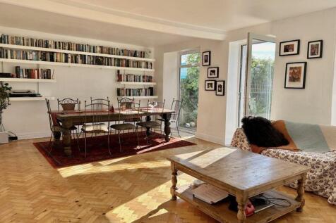 Sitting/Dining Room