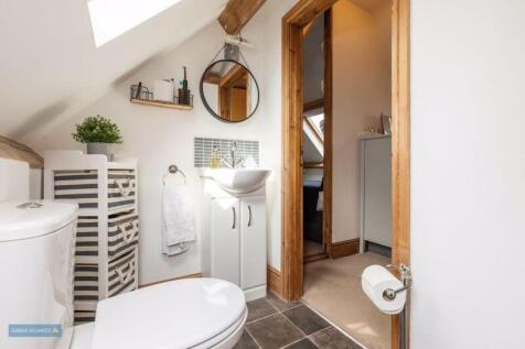 2nd Floor Cloakroom