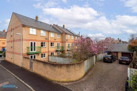 Rear/ Parking / Garage