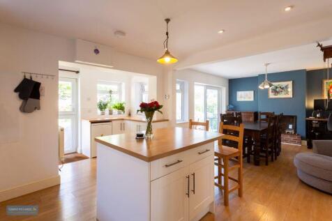 Kitchen/Dining Area