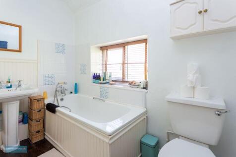 Phoenix House - Bathroom