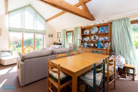 Owls Hoot - Sitting/Dining Room