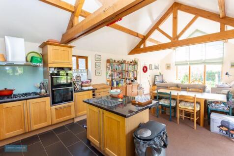 Owls Hoot - Kitchen/Sitting/Dining Room