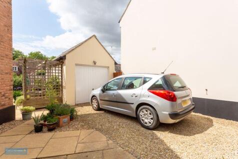 Driveway/Garage