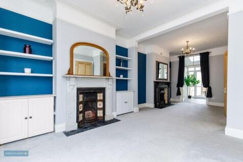 Sitting Room / Dining Room
