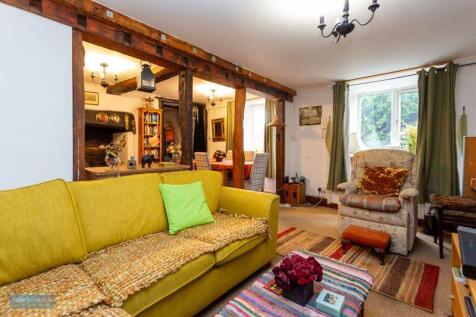 Sitting Room/Dining Area