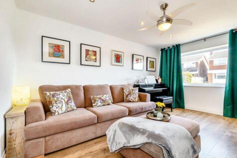 Living Room/bedroom 4