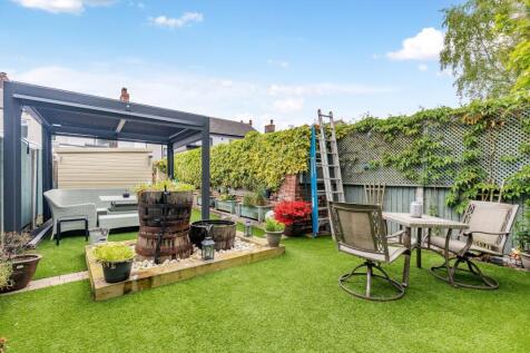 Garden to rear