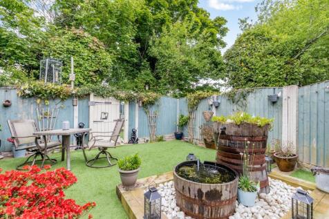 Garden to rear