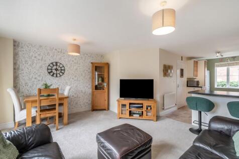 Lounge/dining/kitchen
