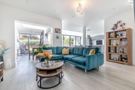 Kitchen/dining/sitting room