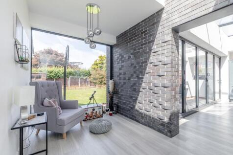 Kitchen/dining/sitting room