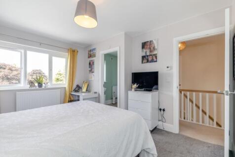Master/ principle bedroom