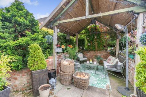 Covered seating area