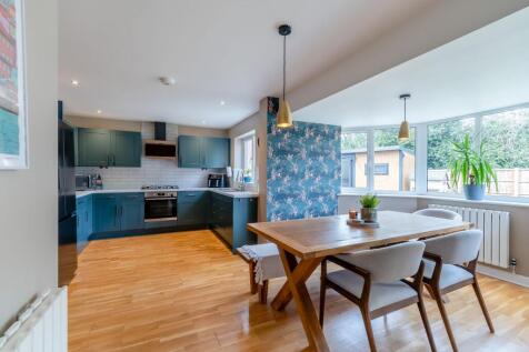 Kitchen/ dining room