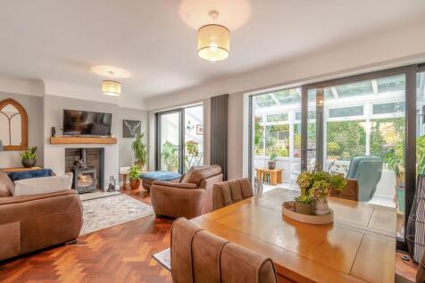Lounge/ dining room