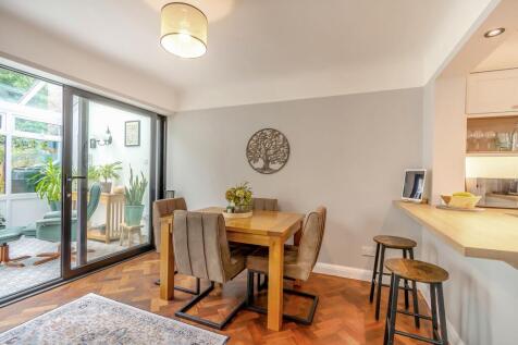 Lounge/ dining room
