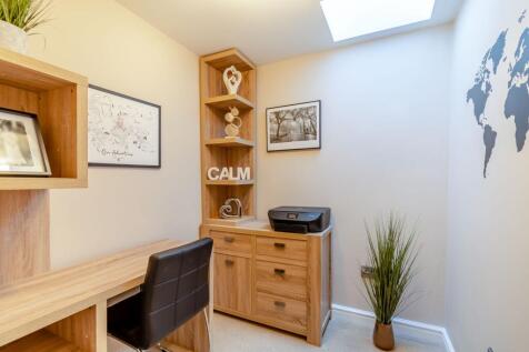 Bedroom 5/office