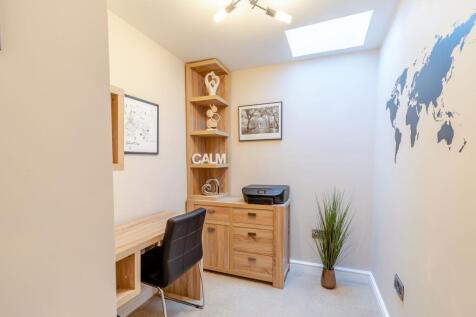 Bedroom 5/office