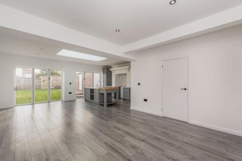 Kitchen/dining/sitting/family room