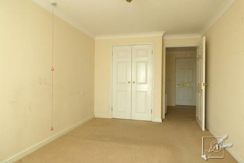 BEDROOM 1: