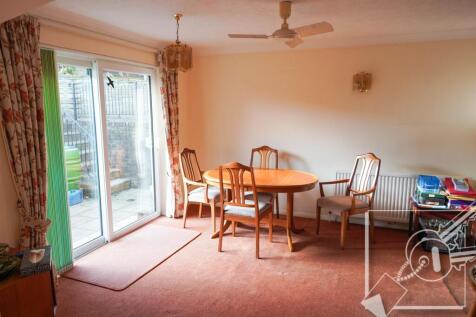 DINING ROOM:
