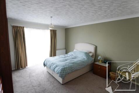 BEDROOM 1: