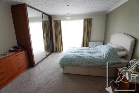 BEDROOM 1: