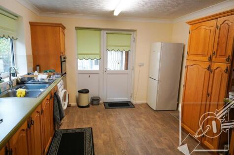 KITCHEN: