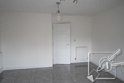 LIVING/DINING ROOM: