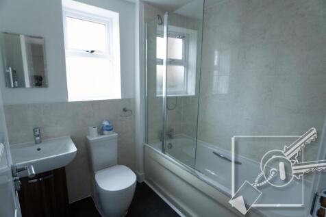FAMILY BATHROOM: