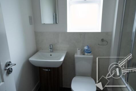 FAMILY BATHROOM: