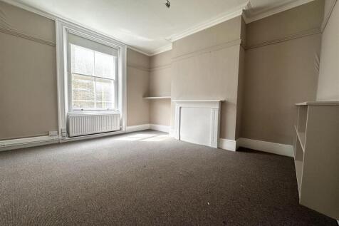 Lounge/ bedroom