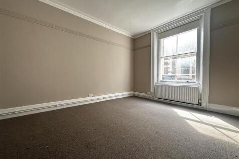 Lounge/ bedroom