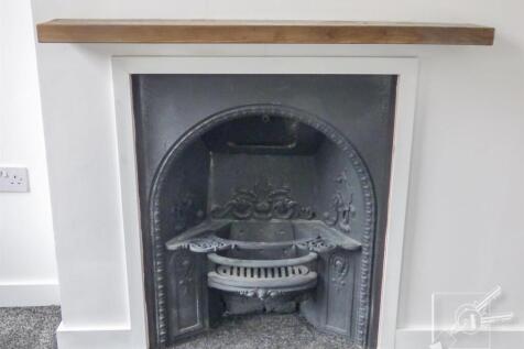 FEATURE FIREPLACE