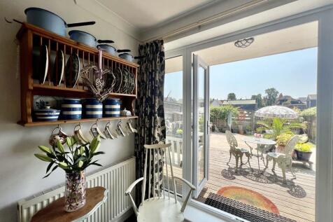 Dining Room &amp; Rear Garden