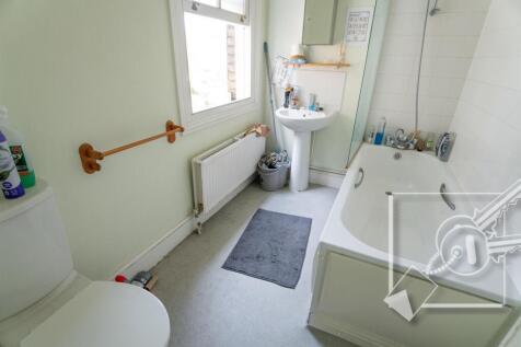 1st Floor Bathroom