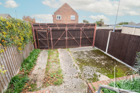 Parking area for 2 cars