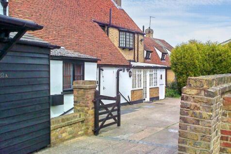 Cottage 2 Courtyard Shot.jpg