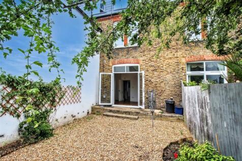 Rear Garden 1.jpg