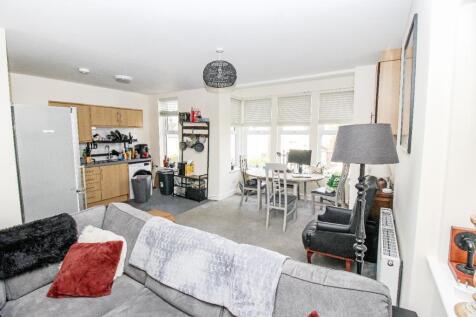 Living Area 2.jpg